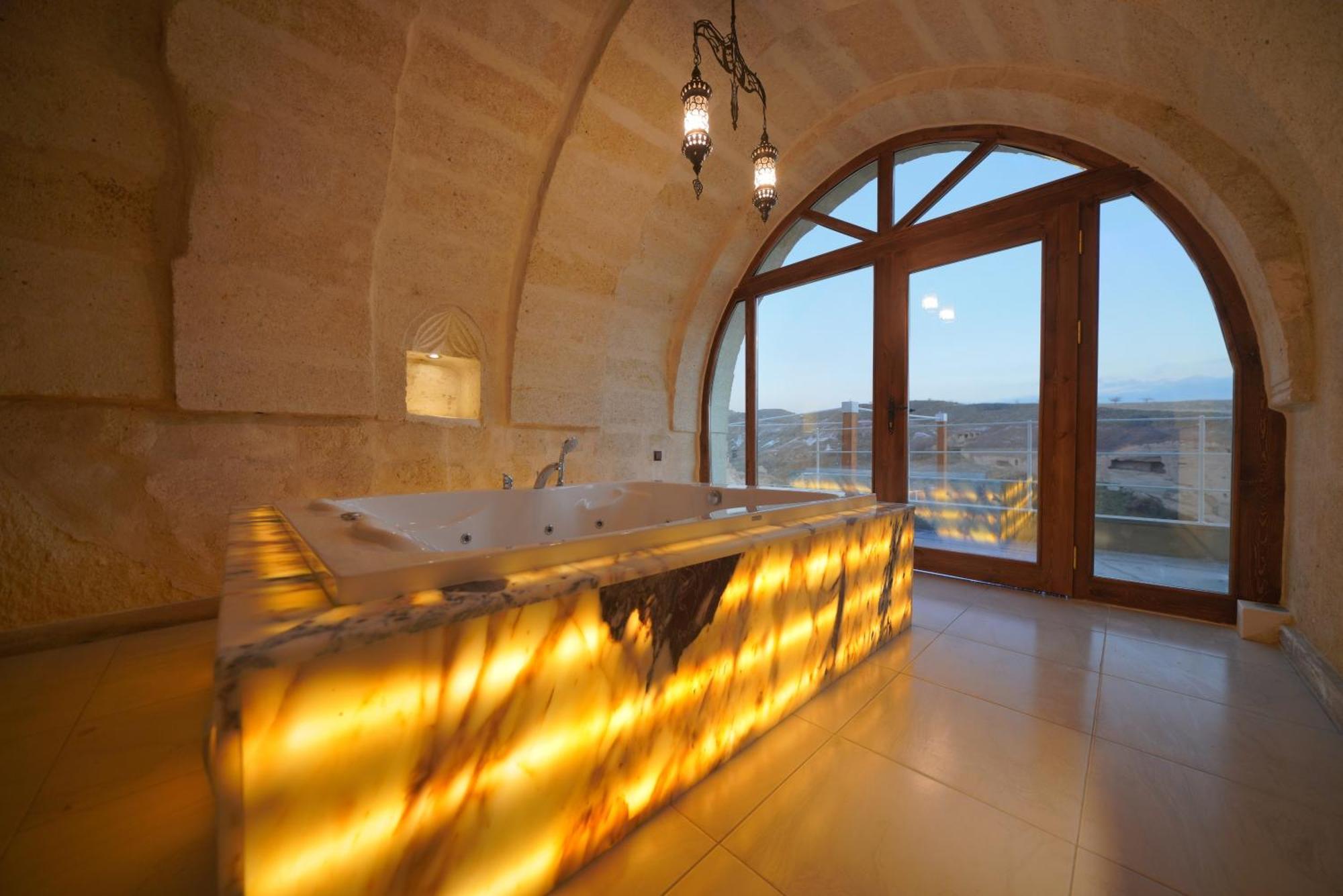 Fairyland Cave Hotel 2*
