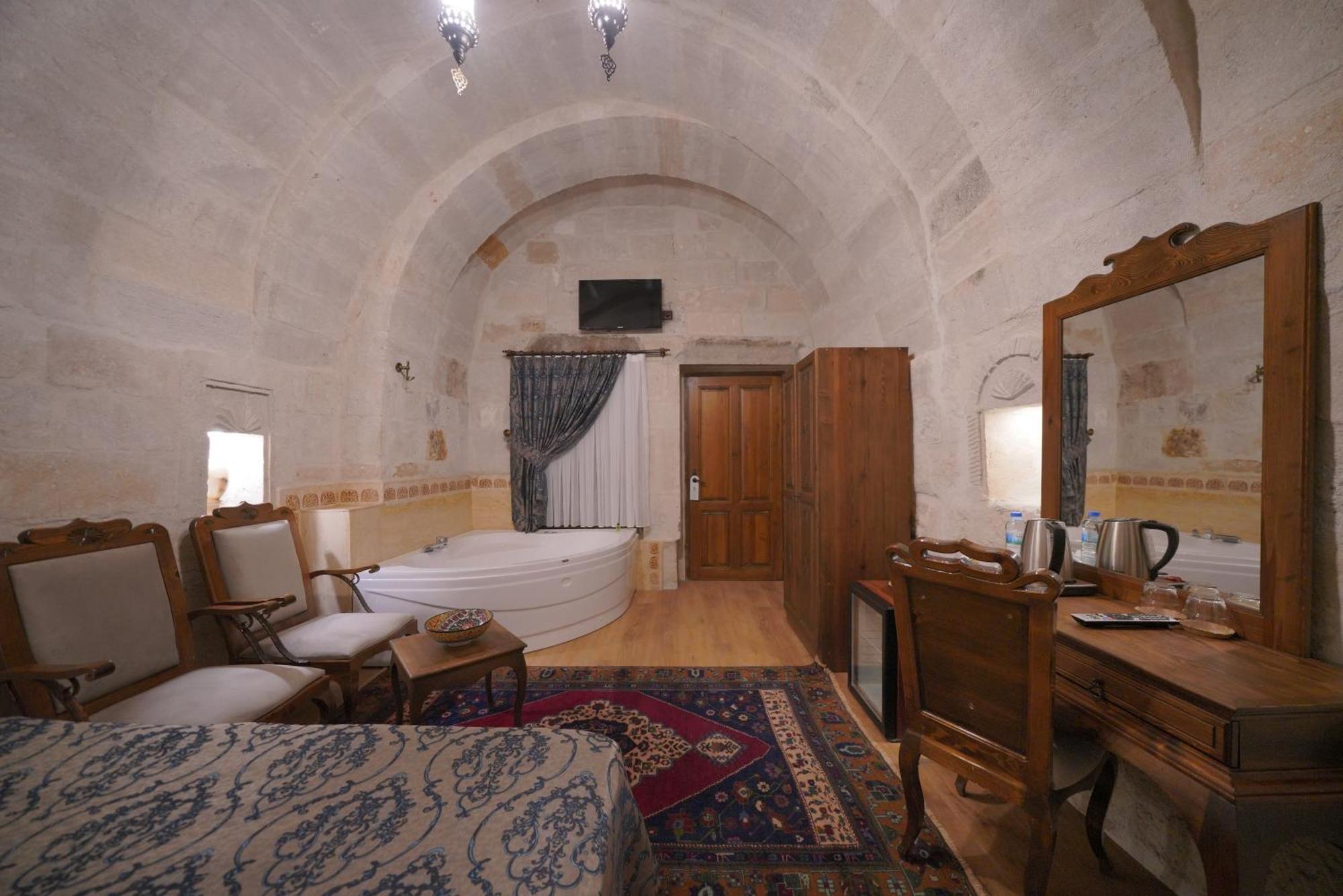 Fairyland Cave Hotel